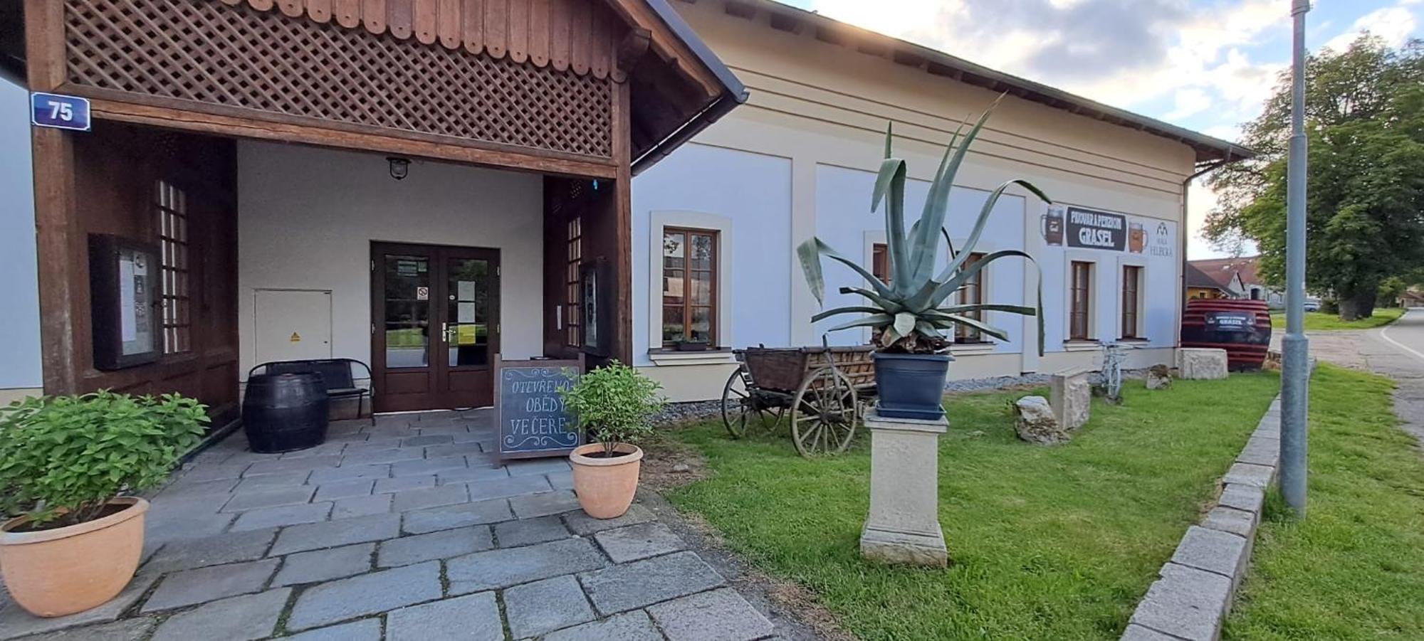 Pivovar A Penzion Grasel Cesky Rudolec Exterior foto