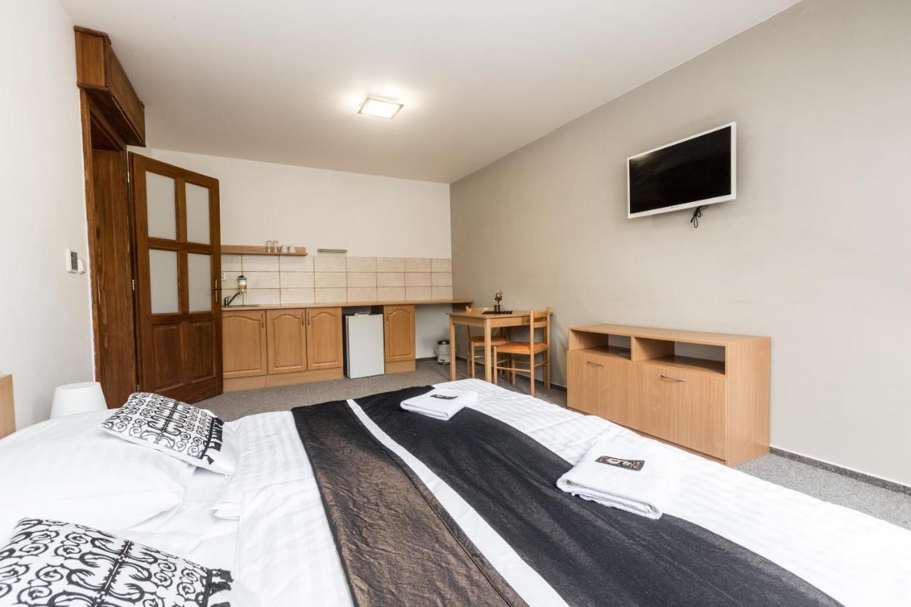 Pivovar A Penzion Grasel Cesky Rudolec Exterior foto