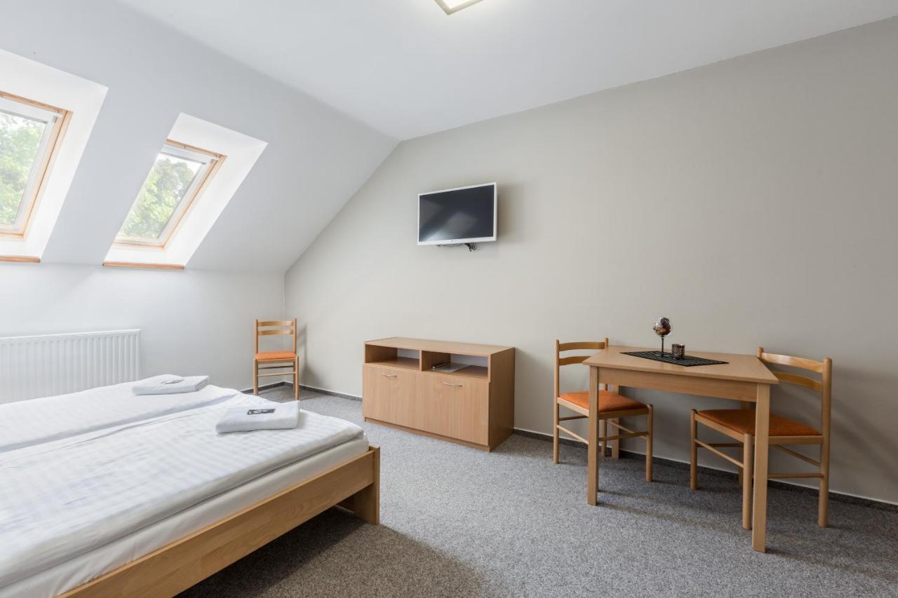 Pivovar A Penzion Grasel Cesky Rudolec Exterior foto